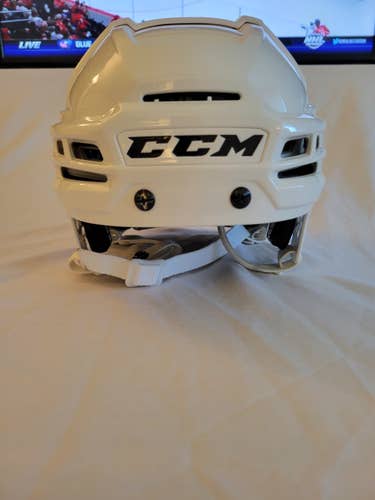 White Used Medium CCM Tacks 910 Helmet