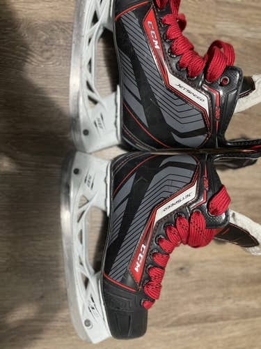 CCM jet Speed 280 youth hockey skates