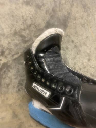 Senior Bauer Regular Width Size 6.5 Supreme S190 Hockey Goalie Skates
