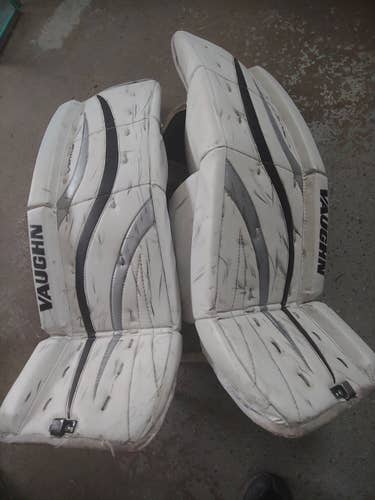 White Used 26" Vaughn Ventus LT58 Goalie Leg Pads