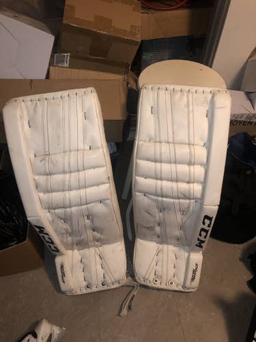 31" CCM Extreme Flex 860 Goalie Leg Pads