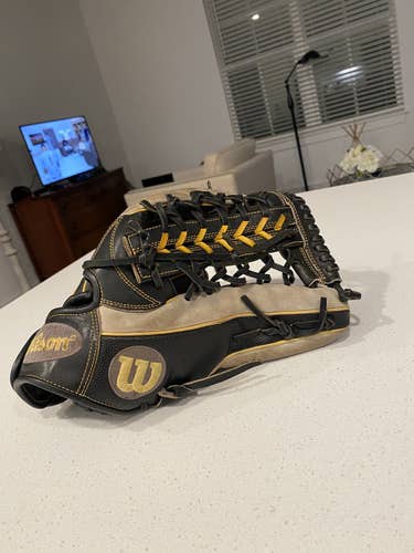 Used Right Hand Throw 12.25" Wilson A2000