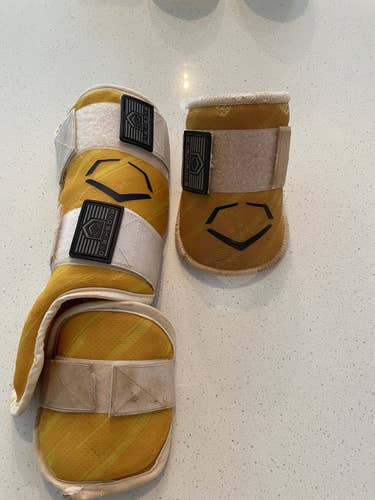 Used EvoShield Leg And Elbow Guard (right Hand Hitter)