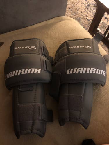 NEW Warrior Ritual X knee guards - Int L