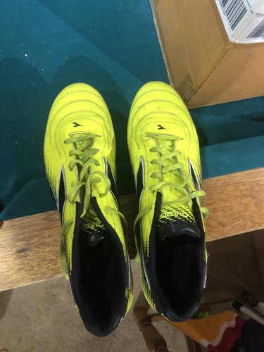 Men’s Size 12 Diadora Soccer Cleats