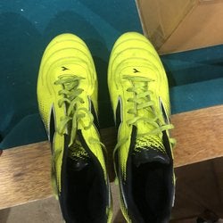 Men’s Size 12 Diadora Soccer Cleats