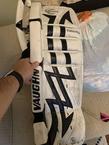 White Junior 28" Vaughn  Velocity 7200 Goalie Leg Pads