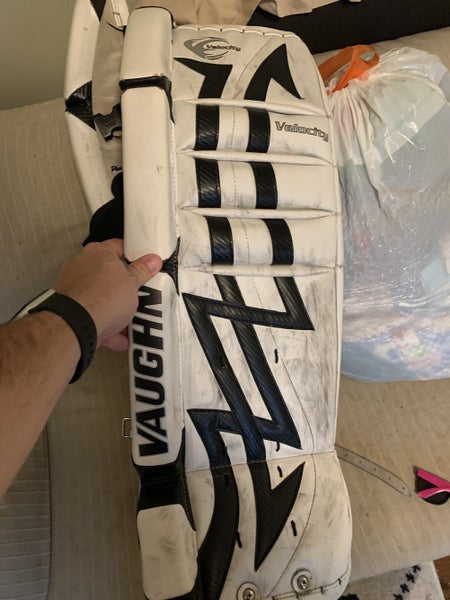 White Junior 28" Vaughn Velocity 7200 Goalie Leg Pads