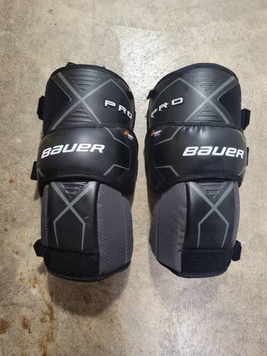 Used Senior Bauer Pro Knee Guards