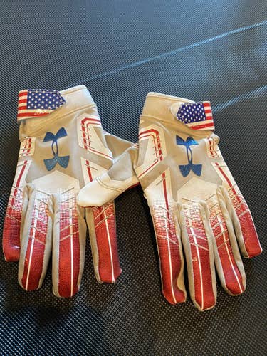 Used Under Armour F6 Gloves