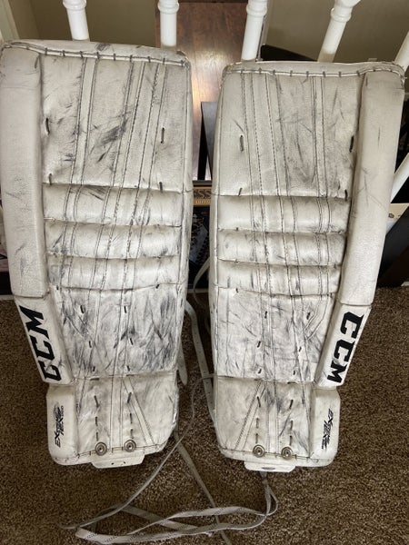 CCM extreme flex II 860 goalie leg pads 30+1