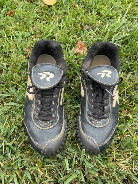 Ringor Black Used Women's 8.5 Molded Cleats w/ pitching toe