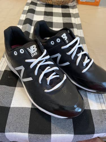 Black Men's Metal New Balance 4040 Men’s Size 8.