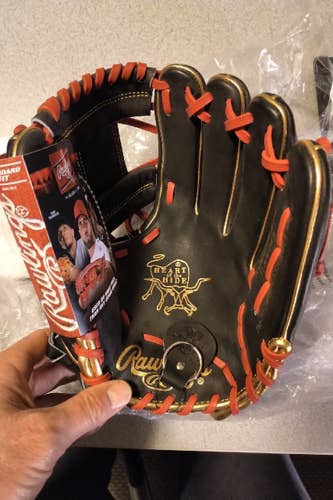 New Rawlings Right Hand Throw Heart of the Hide Baseball Glove 11.75"