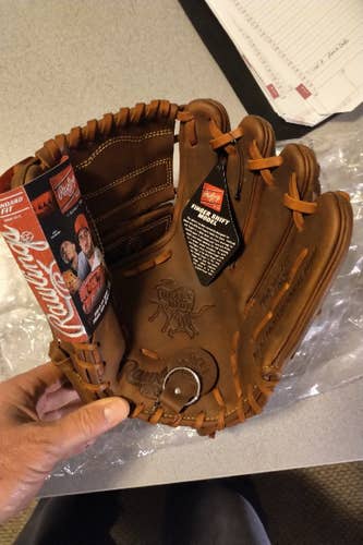 New Rawlings Right Hand Throw Heart of the Hide Baseball Glove 11.75"