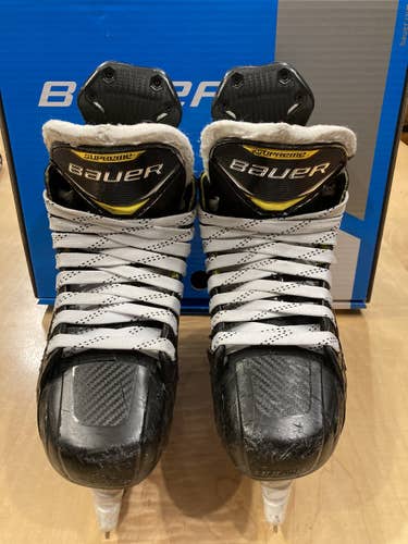 Junior Bauer Extra Wide Width  Size 3 Supreme 3S Pro Hockey Skates