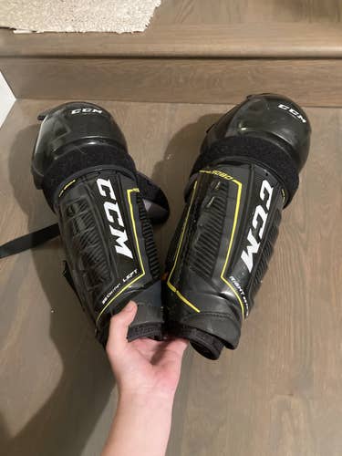 Senior CCM  Tacks 9080 Shin Pads