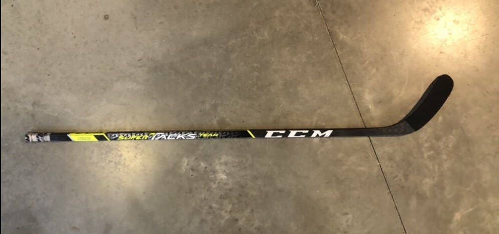Senior Right Handed Mid Pattern P88 CCM Super Tacks Team Hockey Stick 85 Flex