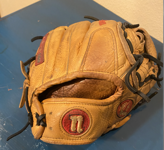Used Nokona Right Hand Throw AMG 1150 Baseball Glove 11.5"