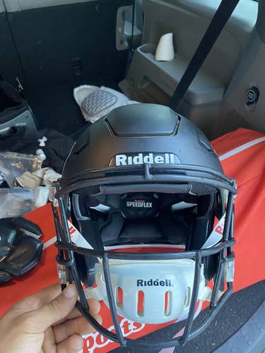 New Large Riddell SpeedFlex Helmet