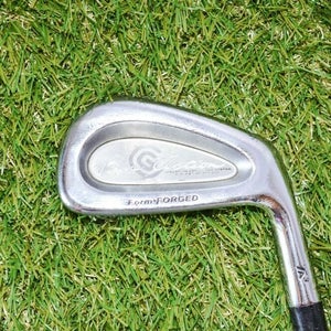 Cleveland 	Tour Action Forged 	5 Iron	 Rh	38.5"	Steel 	Regular 	New Grip