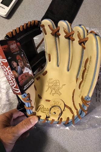 New Rawlings Right Hand Throw Heart of the Hide Baseball Glove 11.75"