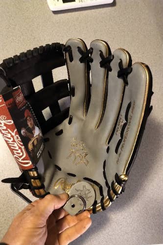 New Rawlings Right Hand Throw Heart of the Hide Baseball Glove 13"