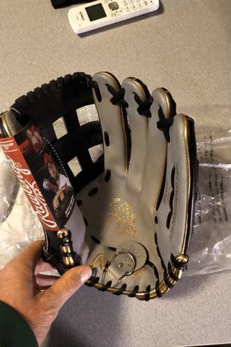 New Rawlings Right Hand Throw Heart of the Hide Baseball Glove 13"