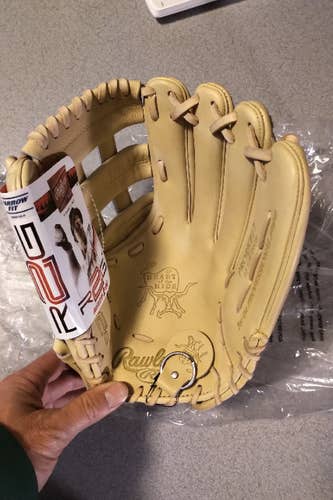 New Rawlings Right Hand Throw Heart of the Hide Baseball Glove 12.25"