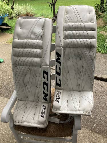 White Senior 34" CCM Extreme Flex 4 Goalie Leg Pads
