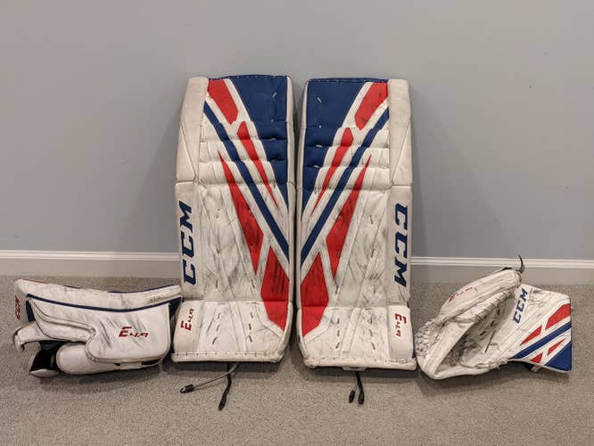 Used CCM Regular Extreme flex 4.9 - pads (32+1 INT), blocker (INT), glove (Senior)