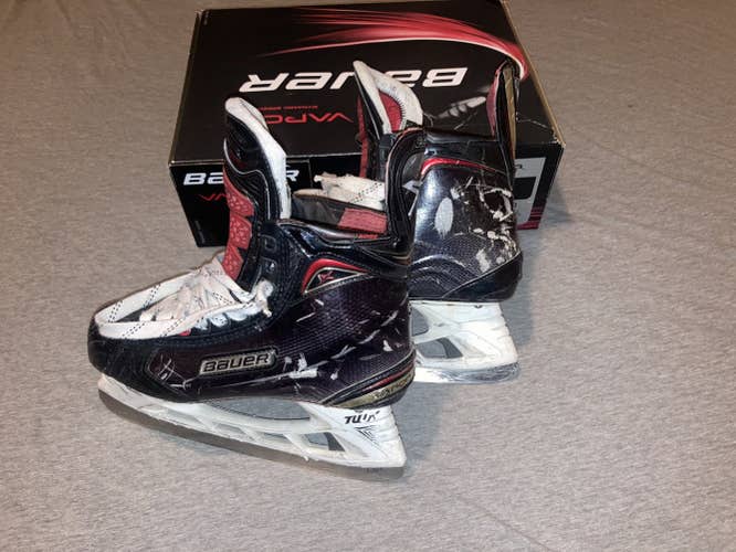 Senior Bauer Regular Width  Size 8.5 Vapor 1X Hockey Skates