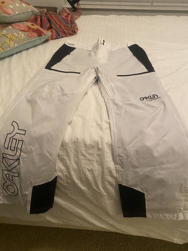 Oakley TNP Snowboard Pants