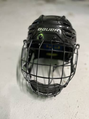 Black Used Medium Bauer  Re-Akt 150 Helmet w/ Cage