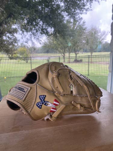 Gold High School/College Right Hand Throw 11.75" Genuine Pro Baseball Glove