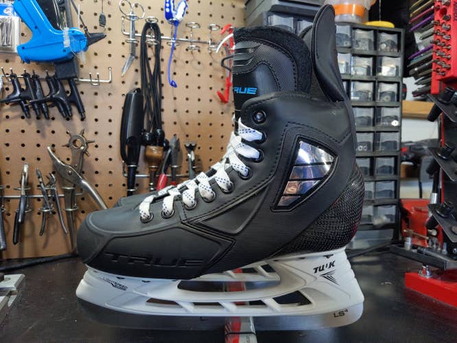 Senior Used True Pro Custom Hockey Skates Regular Width Pro Stock Size 6