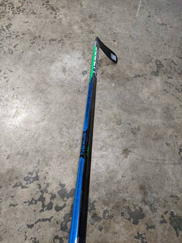 New Senior Bauer Right Handed Nexus Geo Hockey Stick Mid Pattern P92