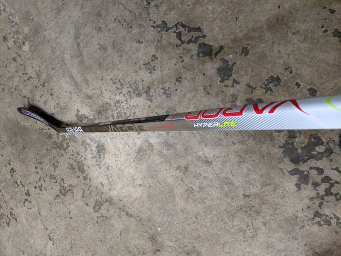New Intermediate Bauer Right Handed Vapor Hyperlite Hockey Stick Toe Pattern P28
