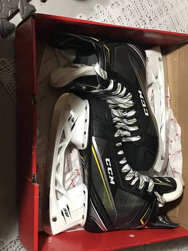 New CCM 9080 Tacks Skates Size 7.5