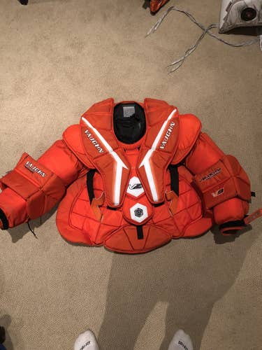 Senior Large Vaughn Pro Stock Velocity V9 Pro Goalie Chest Protector