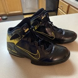 Black Men's Size 11 (Women's 12) Nike Shoes