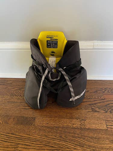 Black Youth Used Small Bauer Supreme S170 Hockey Pants