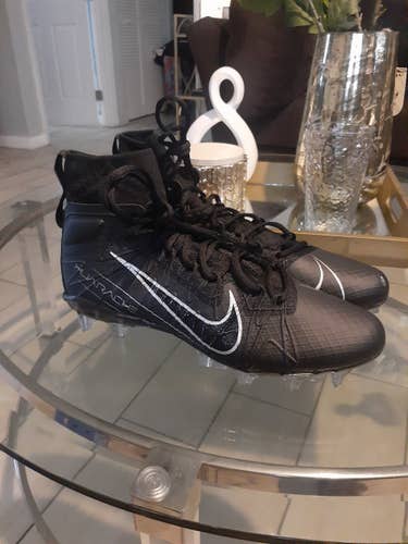 Adult New Size 11 (Women's 12) Nike