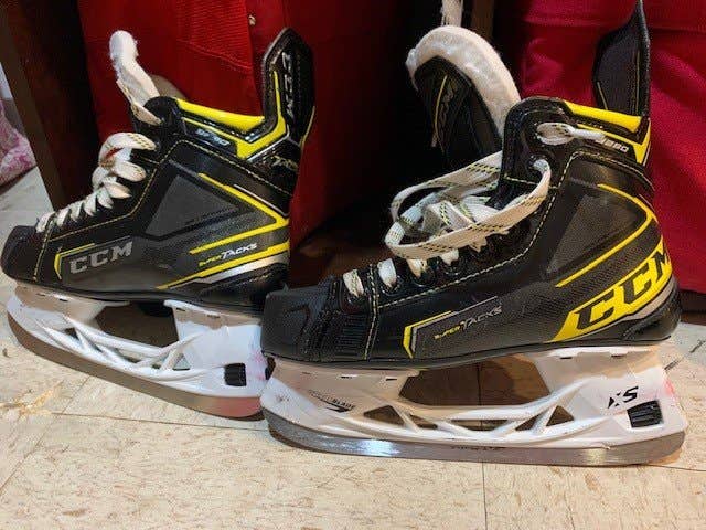 Junior Used CCM Super tacks 9380 Hockey Skates Regular Width Size 4.5
