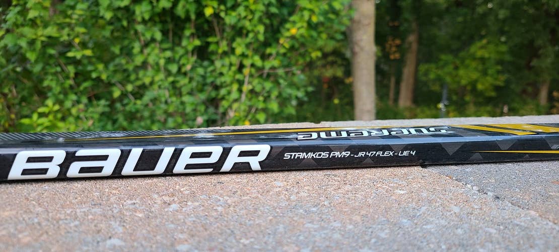 New Junior Bauer Right Handed Supreme S170 Hockey Stick Mid Pattern