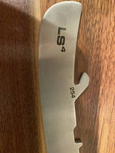 LS4 Bauer Tuuk Edge Steel Runners