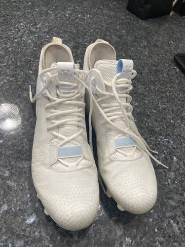 White Men's Molded Cleats New Balance Freeze 13ee