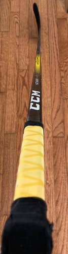 Senior Right Handed Mid Pattern Pro Stock Super Tacks AS2 Pro Hockey Stick