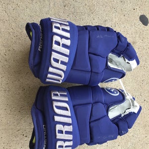 Toronto Maple Leafs New Pro Stock Reverse Retro Warrior Alpha Gloves 13” Agostino