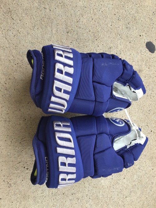 Toronto Maple Leafs New Pro Stock Reverse Retro Warrior Alpha Gloves 13” Agostino
